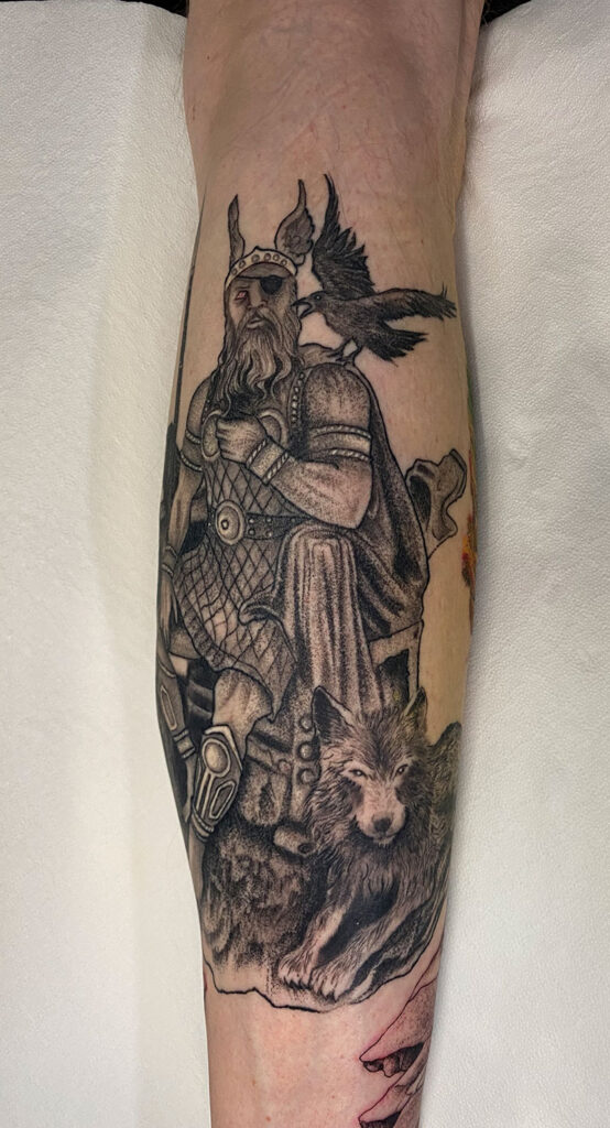 Odin Tattoo am Bein