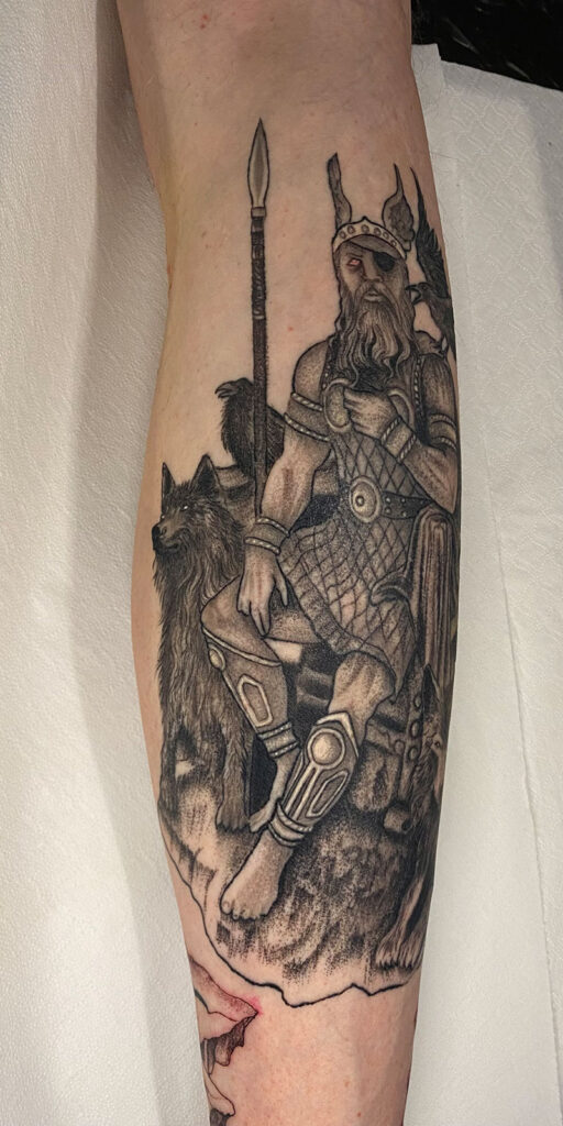 Odin Tattoo am Unterschenkel